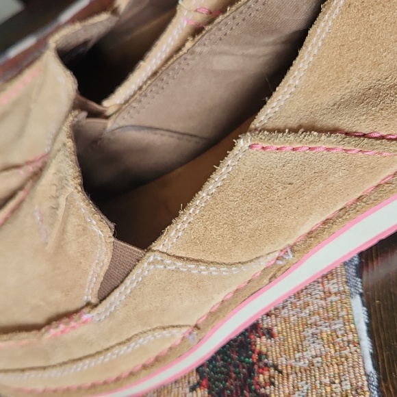 Women's Ariat slip on cruisers. (6) - Picture 9 of 10